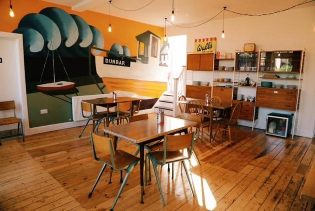 The Dolphin Inn Hostel Dunbar Eksteriør bilde